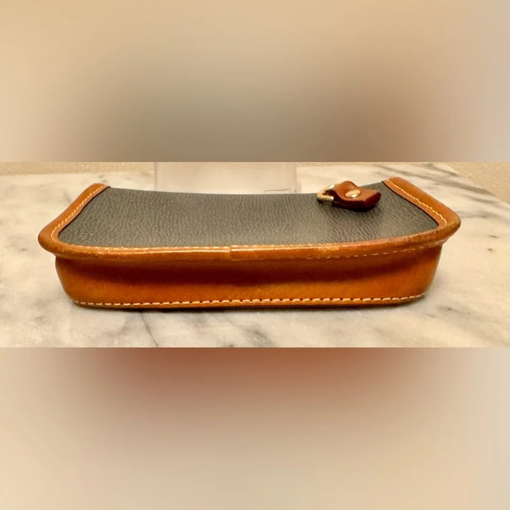 DOONEY & BOURKE Pebbled Leather Snap Wristlet  Black with Tan Trim EUC - Picture 3 of 7
